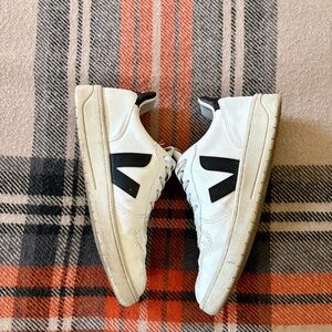 Men's Veja Sneakers | Size 11 | White and Black
